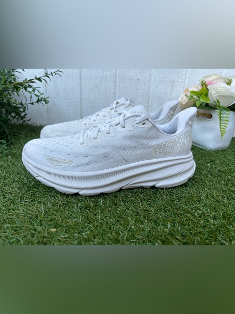 HOKA Clifton 9 EVERYDAY RUNNING women Shoes
size 7.5 White / White gently used - Picture 10 of 16